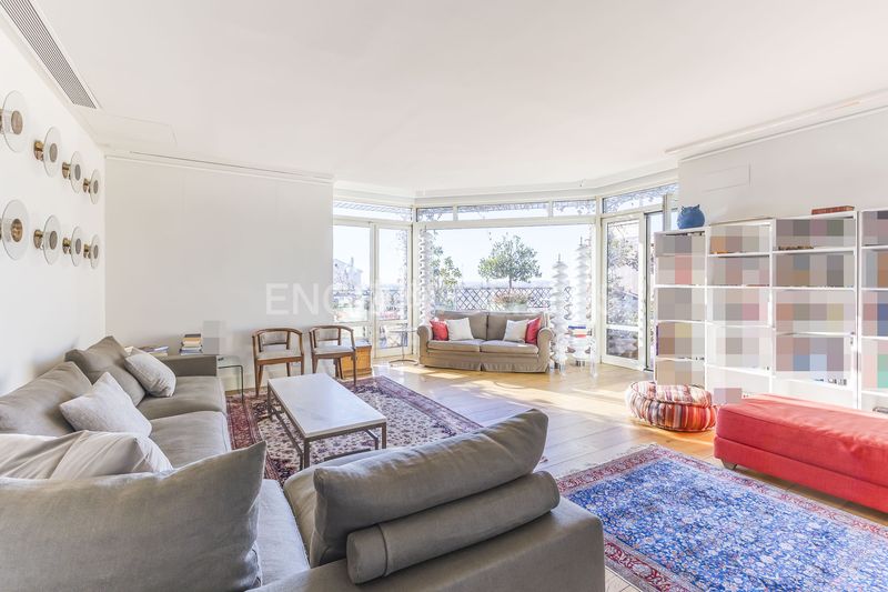 Foto 8c16072f-e6ec-4280-bcc2-5635c6608892. Ático maravilloso ático reformado en Argüelles en Madrid