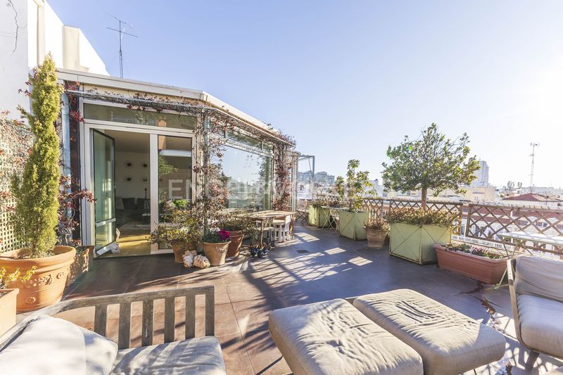 Foto b65034ab-cbfe-4496-b152-6c7cd4a04080. Ático maravilloso ático reformado en Argüelles en Madrid