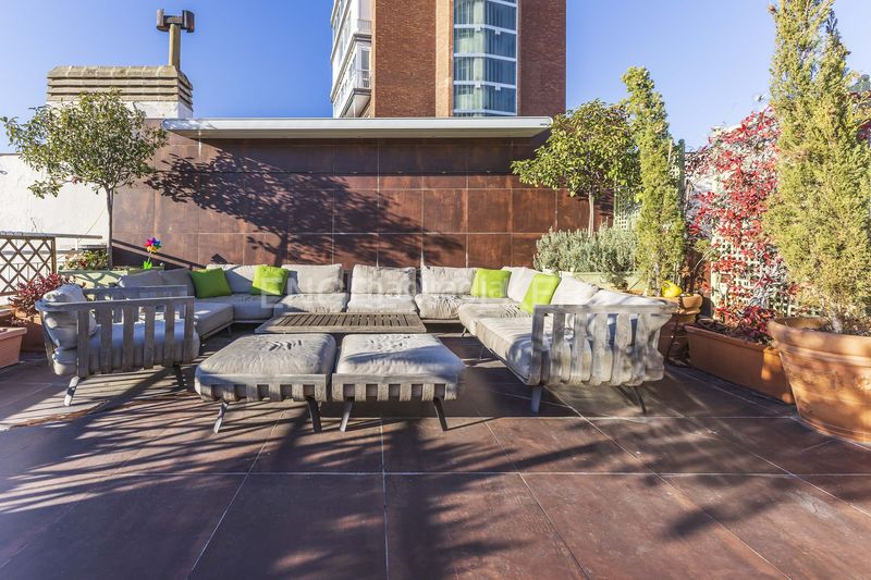 Foto b7ad053b-2164-49e6-8e7d-6327744bb57d. Ático maravilloso ático reformado en Argüelles en Madrid