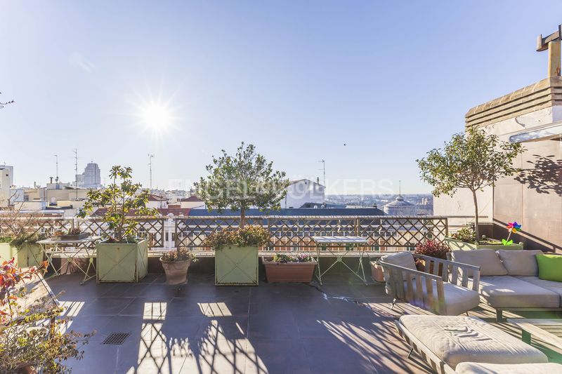 Foto b876a82d-ca97-4d8e-90d5-a0acc7ff37e7. Ático maravilloso ático reformado en Argüelles en Madrid