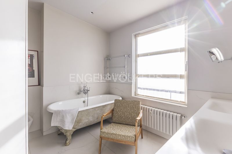 Foto f2bcf770-48ea-49b1-a938-08733c4484bd. Ático maravilloso ático reformado en Argüelles en Madrid