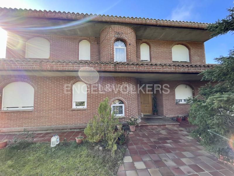 Foto 01bb5a74-7039-4cde-bb8d-ac829615d21f. Casa amb calefacció aparcament a Cerro Alarcón Valdemorillo