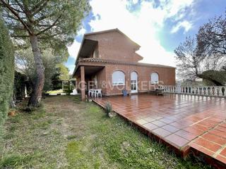 Casa en Cerro Alarcón. Magnifico chalet  en cerro de alarcón