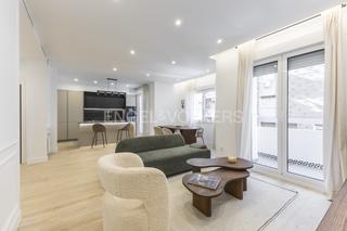 Apartament  Fuente del berro. Maravillosa propiedad reformada con terrazas en cada estancia en