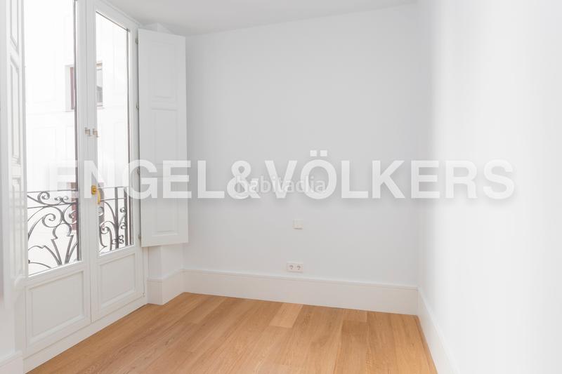 Foto 102175e0-6777-430f-bdd2-6fa321bb427f. Alquiler apartamento piso a estrenar en Almagro en alquiler en Madrid