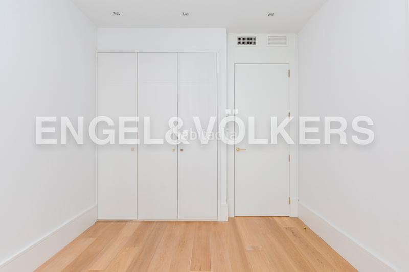 Foto bc36b617-ee1a-42b8-bb13-c129db66707f. Alquiler apartamento piso a estrenar en Almagro en alquiler en Madrid