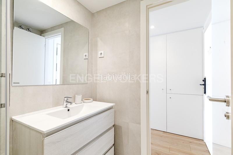Foto 50fdcf3a-5736-4965-84f7-f5f3e57658b1. Alquiler apartamento luminoso estudio en calle limonero en alquiler en Madrid