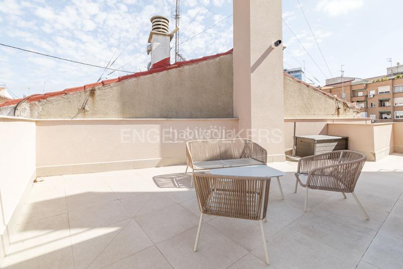 Foto 177bec65-996b-46cf-8399-c1dfefc4d07b. Alquiler apartamento luminoso estudio con amplia terraza en calle limonero en alquiler en Madrid