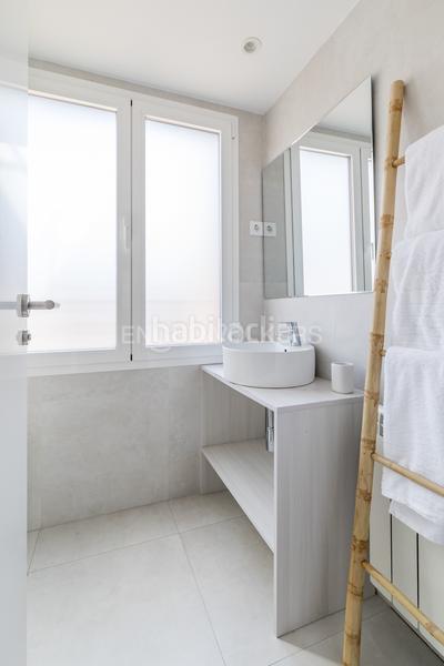 Foto 5c90837f-a772-47c0-9cba-602945ad1891. Alquiler apartamento luminoso estudio con amplia terraza en calle limonero en alquiler en Madrid