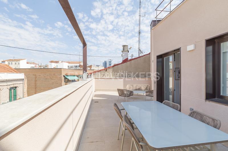 Foto 6ebbde86-87ac-4a69-9ab8-fd36aa5346f2. Alquiler apartamento luminoso estudio con amplia terraza en calle limonero en alquiler en Madrid