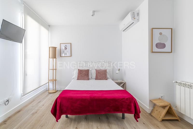 Foto 7ec1289a-a325-447a-b46f-dae1245b5c97. Alquiler apartamento luminoso estudio con amplia terraza en calle limonero en alquiler en Madrid