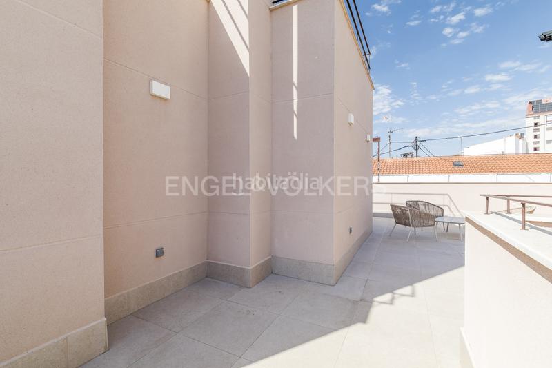 Foto acd6f14d-0884-4895-a931-e3f850039efd. Alquiler apartamento luminoso estudio con amplia terraza en calle limonero en alquiler en Madrid
