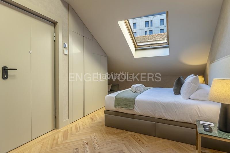 Foto 09777f22-d270-4de2-8f02-969fe6f3180b. Alquiler apartamento impresionante ático con luz natural en plaza españa en Madrid
