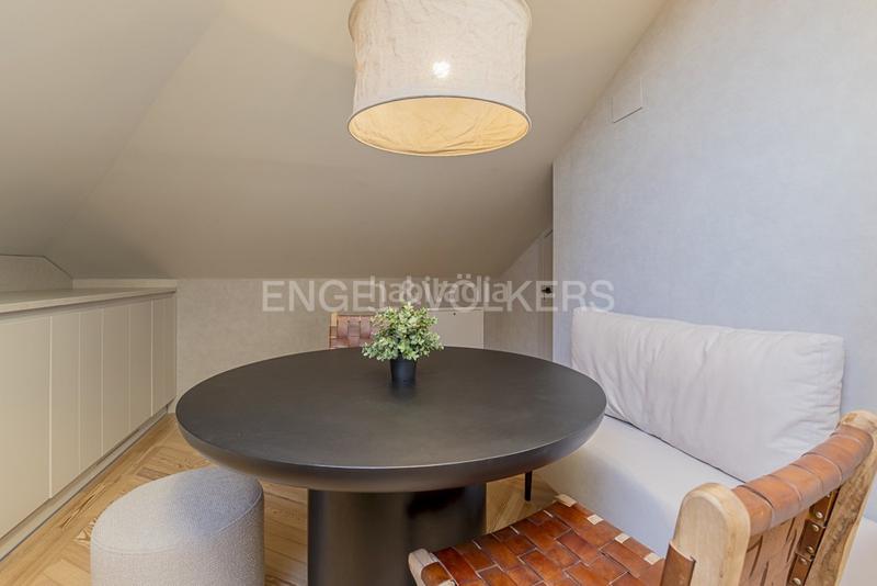 Foto 266fb0c9-1bd3-48c7-8d5e-1144faf4d836. Alquiler apartamento impresionante ático con luz natural en plaza españa en Madrid