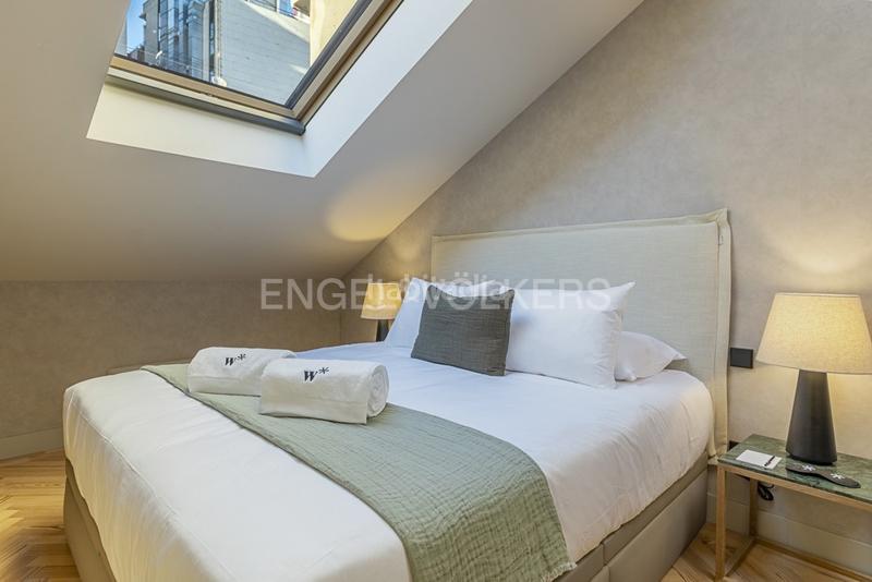 Foto 30801db1-7483-47d2-b109-929ea38aea28. Alquiler apartamento impresionante ático con luz natural en plaza españa en Madrid