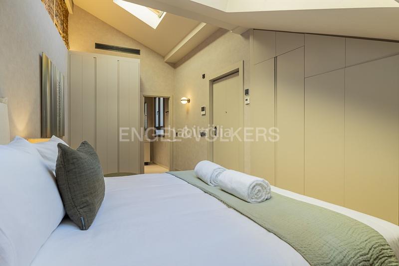 Foto 95af4eb9-fc2e-42aa-96a2-b993358b23b5. Alquiler apartamento impresionante ático con luz natural en plaza españa en Madrid