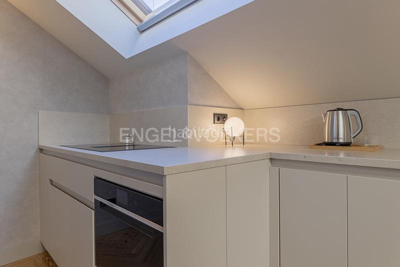 Foto b40d9839-3a68-4f12-8195-9b13661e4891. Alquiler apartamento impresionante ático con luz natural en plaza españa en Madrid