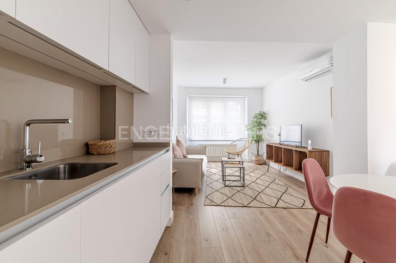 Foto 35dc1a6e-471d-4e4c-b507-92cdfacfd4f4. Alquiler apartamento luminoso piso exterior en planta baja en calle limonero en alquiler en Madrid