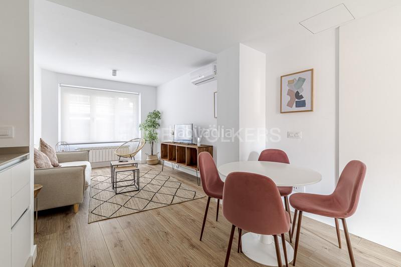 Foto 47e55eaf-5c0b-4ffd-9306-373e2c9163b5. Alquiler apartamento luminoso piso exterior en planta baja en calle limonero en alquiler en Madrid