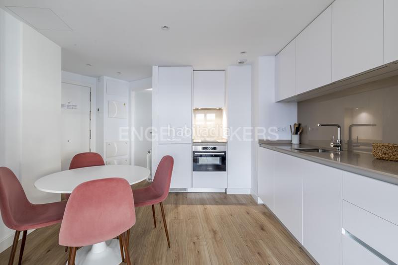 Foto 86ade930-b24a-4ec4-8b12-236f69b7011d. Alquiler apartamento luminoso piso exterior en planta baja en calle limonero en alquiler en Madrid