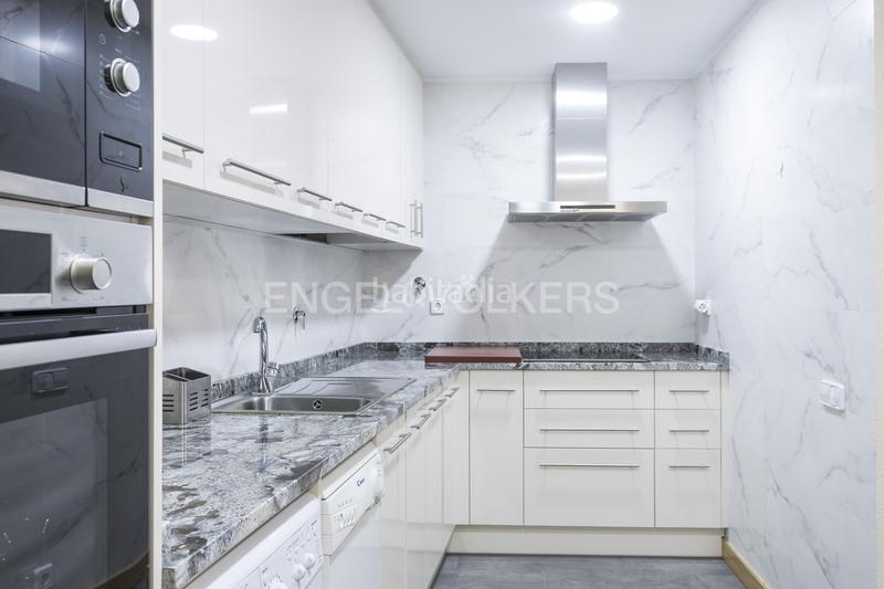 Foto 1b4adaa3-184d-4c30-8aaf-01819f92afbc. Alquiler apartamento bonito piso en barrio universidad con plaza de garaje en Madrid