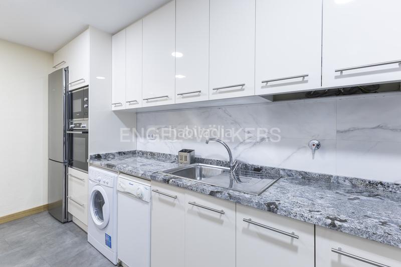 Foto 8a95bd72-1ba2-46ef-abfd-fa8719acae40. Rent apartment with heating parking in Universidad-Malasaña Madrid