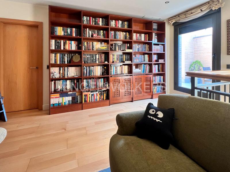 Foto 2d4675bb-77bf-4125-9a47-e68aa34cbfb2. Attico con riscaldamento parcheggio piscina in Encinar de los Reyes La Moraleja