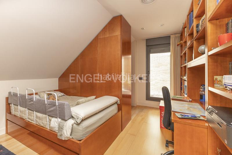 Foto 34346d78-c9e4-4d1d-b322-dffb72564927. Attico con riscaldamento parcheggio piscina in Encinar de los Reyes La Moraleja