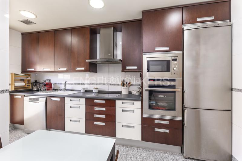 Foto 6b08ba97-e3cf-4260-af7f-529e8709ccd0. Attico con riscaldamento parcheggio piscina in Encinar de los Reyes La Moraleja