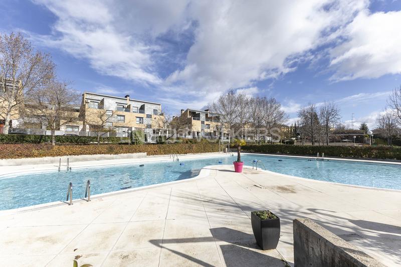 Foto 94216d99-fa67-4b65-95b1-942e1aedb9ef. Attico con riscaldamento parcheggio piscina in Encinar de los Reyes La Moraleja