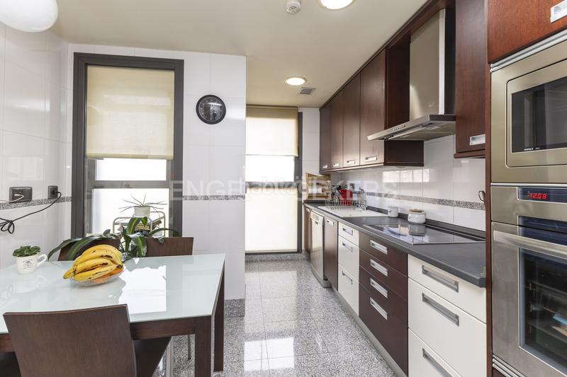 Foto 9423978b-1607-45ea-b886-b9d6ae4657ef. Attico con riscaldamento parcheggio piscina in Encinar de los Reyes La Moraleja