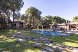 Casa a Valdepastores-Las Encinas. Villa única en monte de las encinas