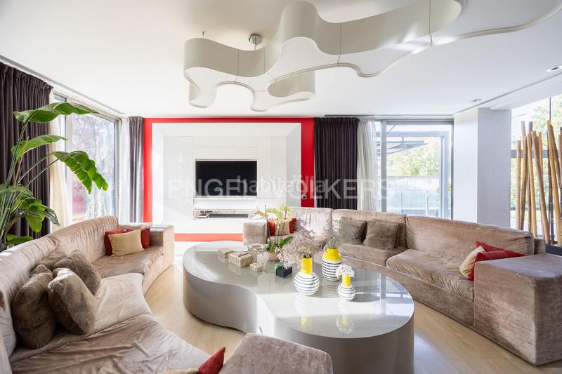 Foto 236f38c0-b557-432b-bc2e-5985d750425f. Casa adossada amb calefacció aparcament piscina a Madrid