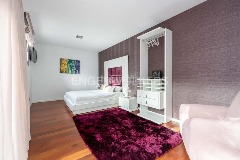 Foto 53170d71-0db5-4a74-aaa9-7ce0cb4ba9e6. Casa adossada amb calefacció aparcament piscina a Madrid