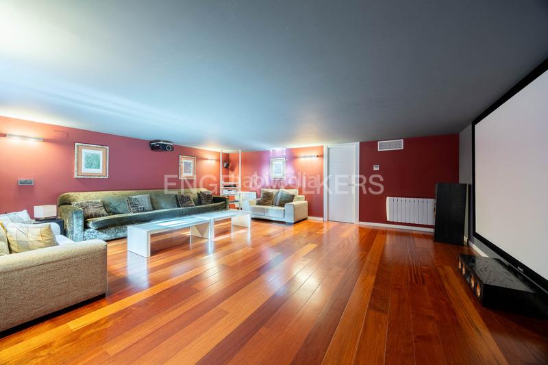 Foto 5562a97d-4eb1-46a4-876d-65d723b2745f. Casa adossada amb calefacció aparcament piscina a Madrid