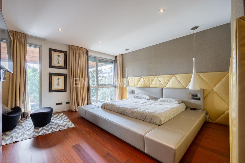 Foto 9b6ea91a-4b4e-432e-ab0b-05591d87478c. Casa adossada amb calefacció aparcament piscina a Madrid