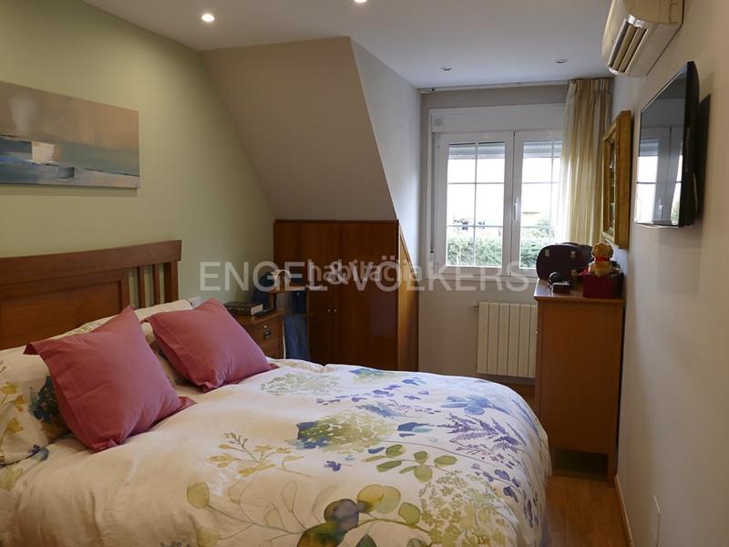 Foto 0208a172-776a-4297-a7d4-c1ccc77f2e78. Duplex avec chauffage parking dans Villalba Estación Collado Villalba