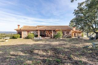 Masía en Pino Alto-Navarredonda. Chalet en finca rústica en valdemorillo