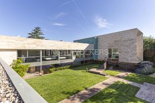 Casa in Villafranca del Castillo. Magnífica villa de diseño en villafranca del castillo