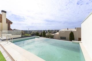Casa adossada a Carretera del Plantío. Exclusiva vivienda unifamiliar