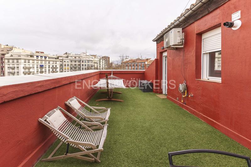 Foto 36c3107c-fa81-461c-bb49-92c1e17f9c88. Ático  con terraza y vistas 180 sobre en Universidad-Malasaña Madrid