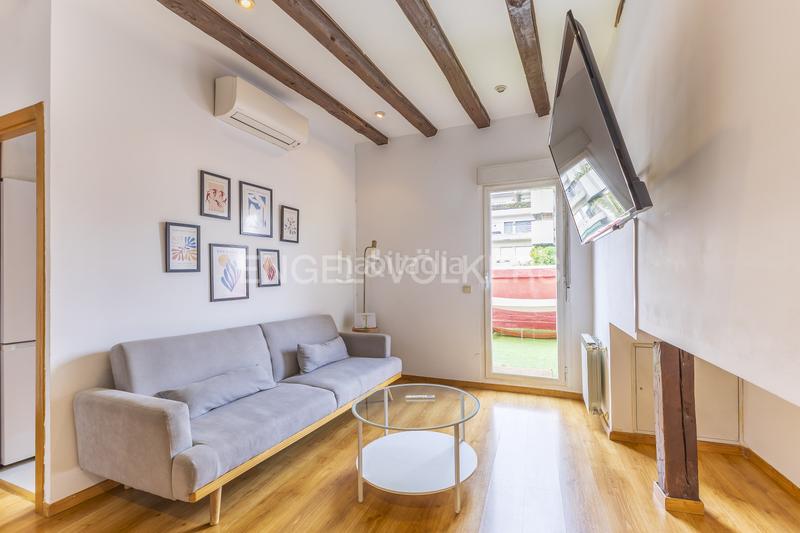 Foto add0f5b5-adf3-4c20-a8de-f772d238f074. Ático  con terraza y vistas 180 sobre en Universidad-Malasaña Madrid