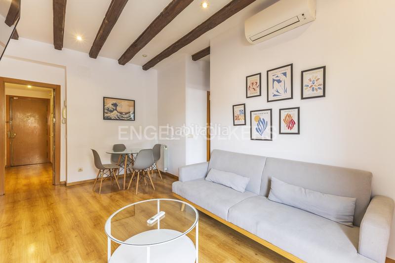 Foto c743adb5-40de-4256-9d22-95e00b36f412. Ático  con terraza y vistas 180 sobre en Universidad-Malasaña Madrid