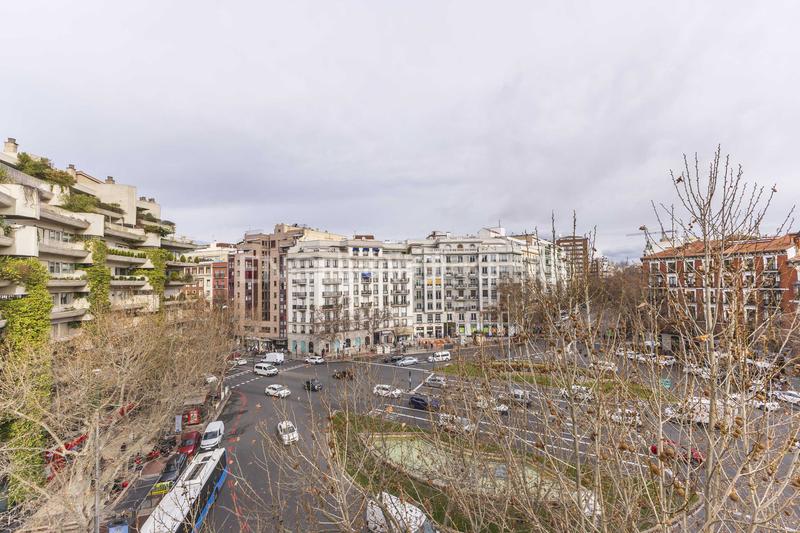 Foto f9428537-34cc-486b-925f-9c9e773b08a4. Ático  con terraza y vistas 180 sobre en Universidad-Malasaña Madrid