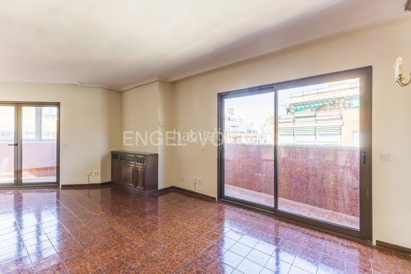 Foto 039d6d4b-ce4a-4b34-8f15-c420848b7e4e. Alquiler apartamento amplio y luminoso piso en argelles en alquiler en Madrid