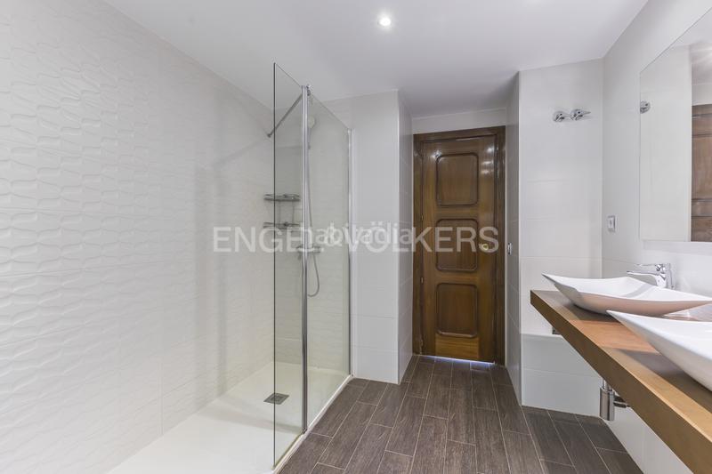 Foto 92228acb-346e-41d8-b179-ab4959e74789. Alquiler apartamento amplio y luminoso piso en argelles en alquiler en Madrid