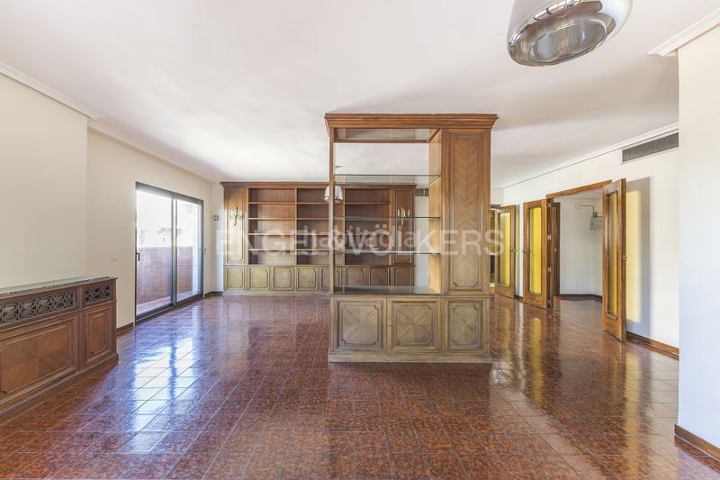 Foto 94056fb5-a5e3-49dc-ba24-37508898a8be. Alquiler apartamento amplio y luminoso piso en argelles en alquiler en Madrid