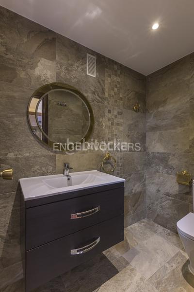 Foto 96f1a4a6-e96b-4bc1-8e4f-b9c3d4e22f49. Alquiler apartamento amplio y luminoso piso en argelles en alquiler en Madrid