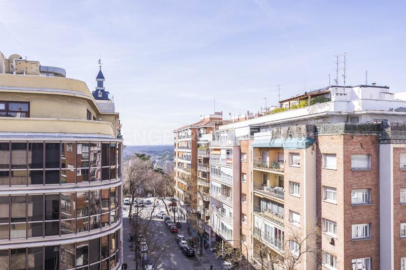 Foto bad4663c-1ee5-404a-b7cb-ee6daf3f8dbf. Alquiler apartamento amplio y luminoso piso en argelles en alquiler en Madrid