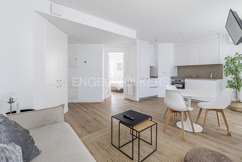 Foto 4af70a07-a68b-459c-9eaa-c76178c89311. Alquiler apartamento luminoso ático de un dormitorio en calle limonero en alquiler en Madrid